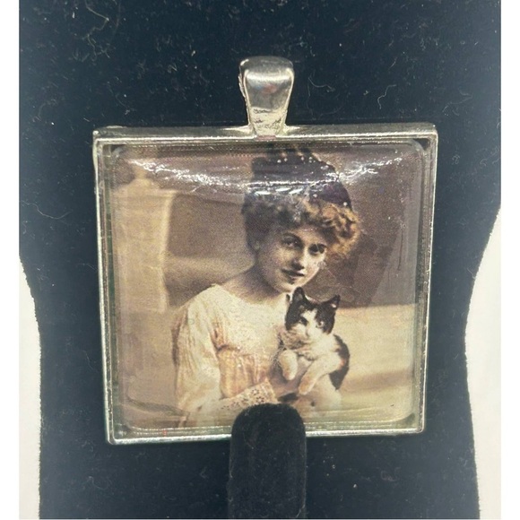 Vintage Square Portrait Photo Women Holding Cat Silver Tone Pendant Victorian - Picture 3 of 4